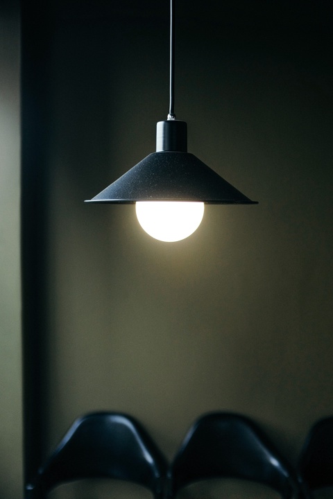 lamp_in_cafe